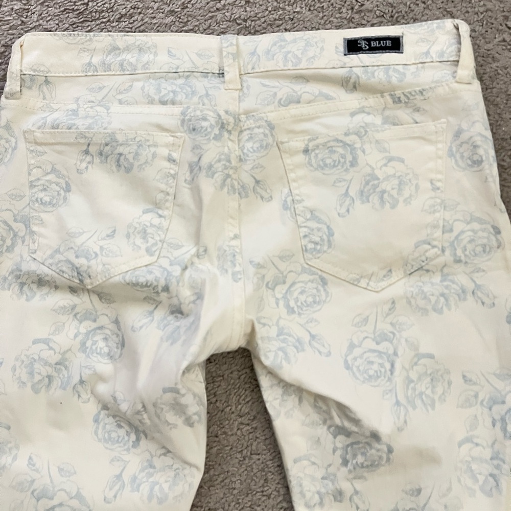 STS blue jeans soft white with blue flowers - Picture 4 of 6